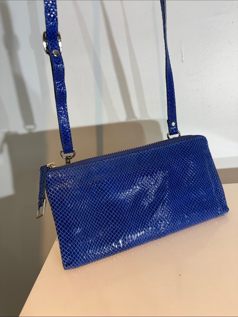 Latico Leathers Blue 100% Leather Zip around  Wallet/ small bag Removable Strap